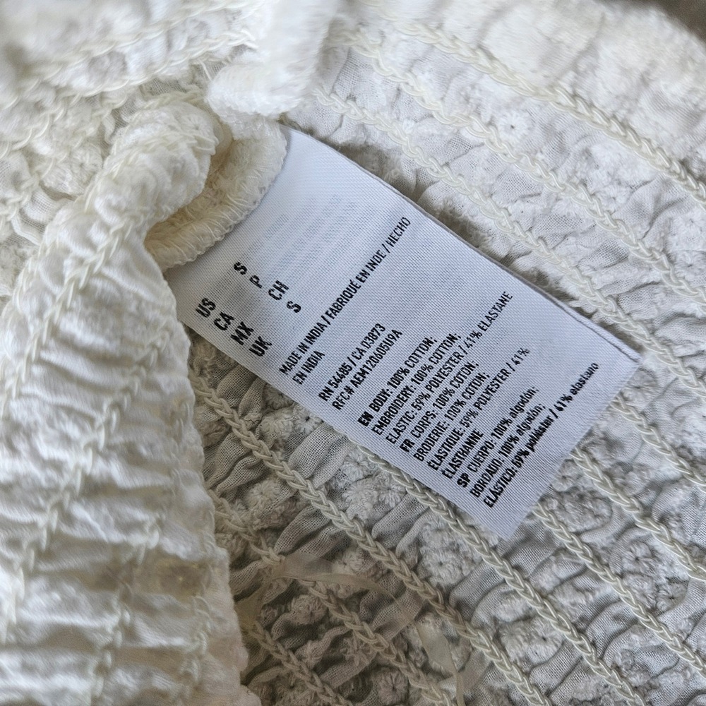 American Eagle Smocked Off Shoulder Small White Cropped Renfaire Pirate‎ Cottage - Picture 4 of 9